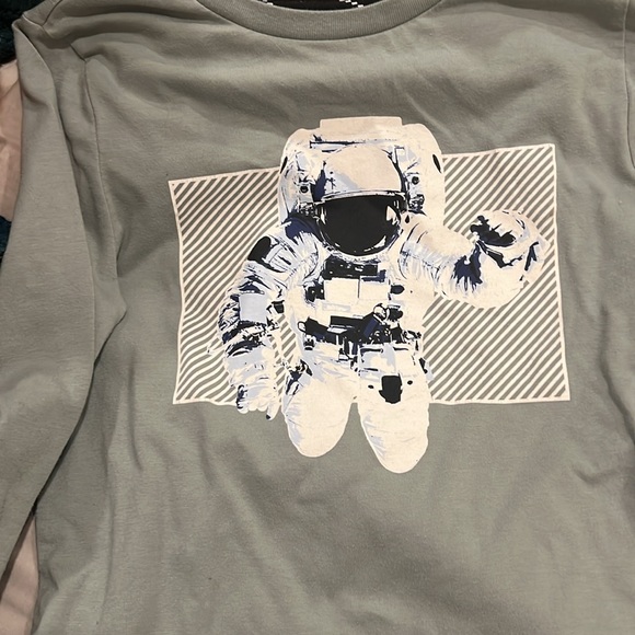 Lot of 6 Target boys shirts. Mostly cat and Jack.  8/10 Medium. Long sleeve tees - Picture 4 of 7